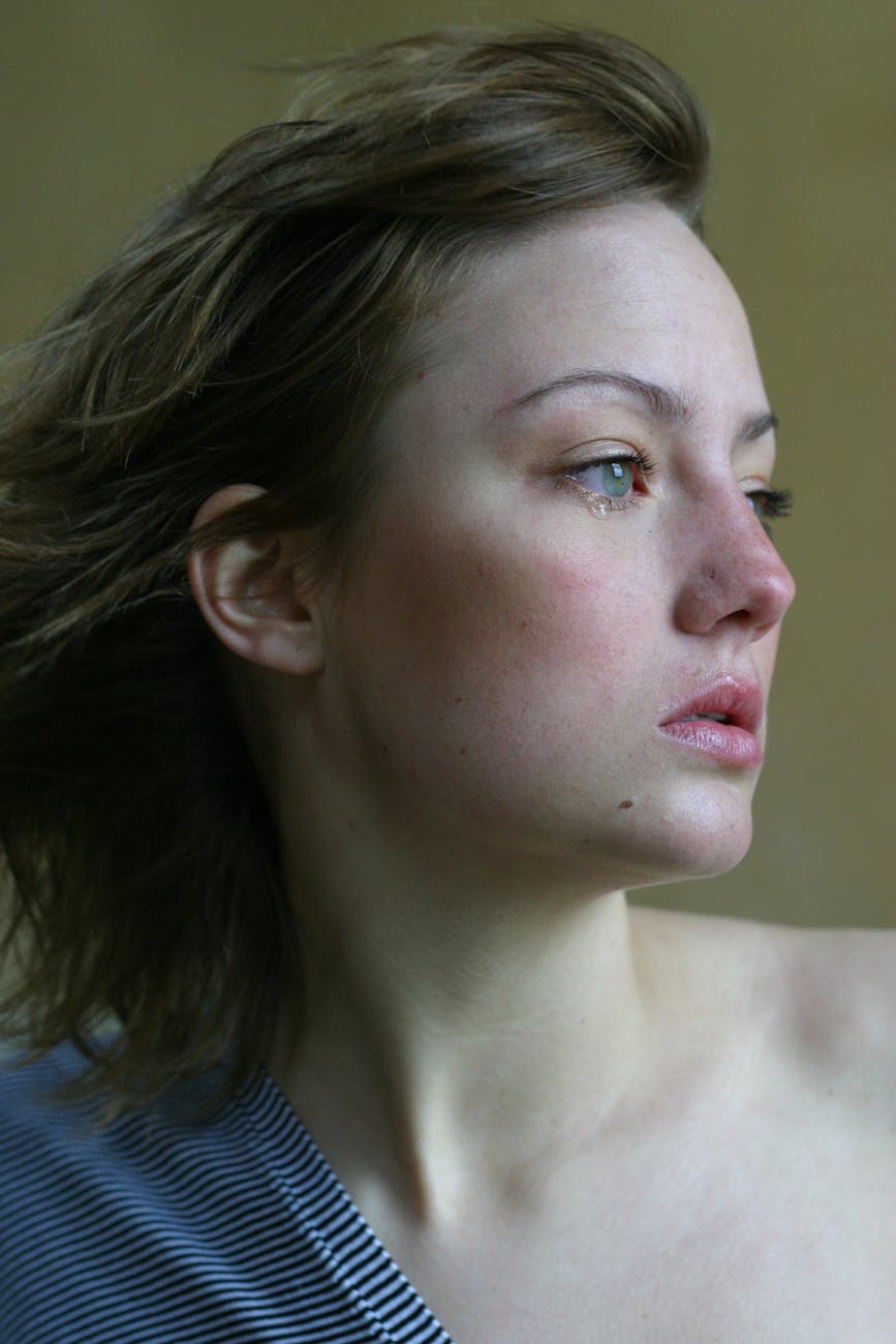 woman looking to her left